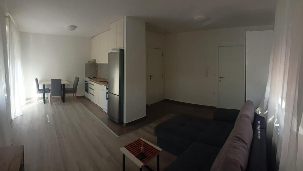Lane Apartment